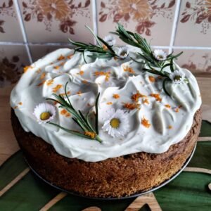 Ciasto marchewkowe z kremem waniliowym oraz karmelem