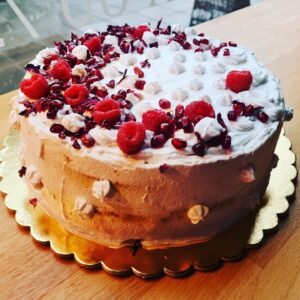 Tort waniliowy z owocami